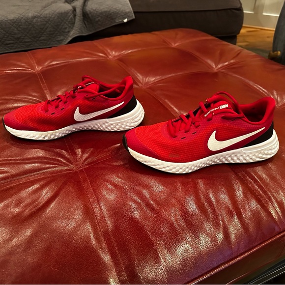 Boys Youth Nike Revolution Athletic Shoes - Picture 7 of 7